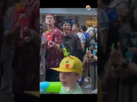 water gun shot😅🤣@Thaibls7#maxkybas#oatpasakorn#boatyongyut#watergun#bl#blactor#kids#shot#fun#shorts サムネイル