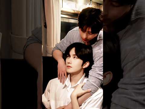 That back hugs looks so comfy and soft😌 サムネイル