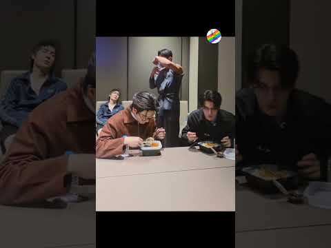 when you drink water😅🤣@Thaibls7 #mosbank#longarm#longlee#moslhong#fun#bl#blactor#song#funny#shorts サムネイル