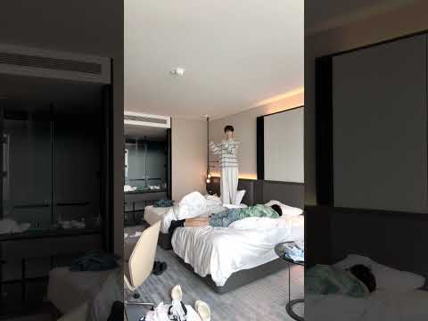 Lying Down In The Hotel | Xiao Wang & Xiao Shen #lgbt #bl #jenvlog #bltiktok #blvlog - BL Couple サムネイル