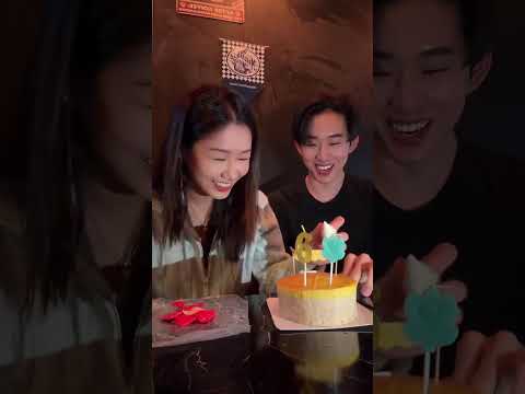 est and her sister are decorating cake to celebrate pb’s birthday😭😭😭😭 #est_rvp #fyp #bl #williamest サムネイル