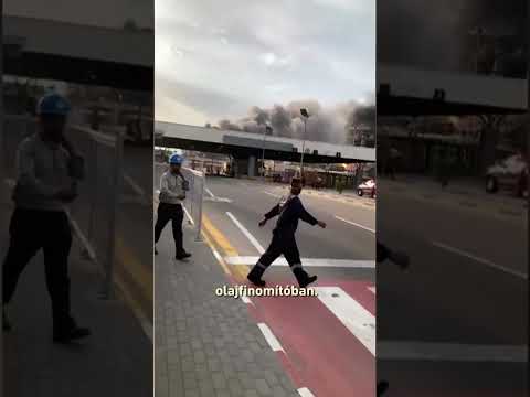 Hétfő reggel iráni drónok okoztak tüzet a Ras Tanura olajfinomítóban サムネイル