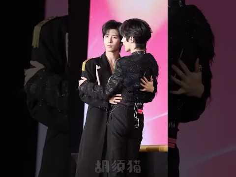 Those hands on his man waist though 😌 サムネイル