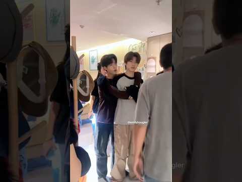 Just continue doing your things gays🤭 サムネイル