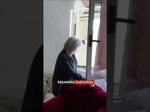 Saját lakásának óvóhelyét mutatja a közmédia tudósítója サムネイル