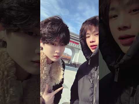 Accompany you to travel the world | Wang Yi & Lian Lian #bl #jenvlog #lgbt #bltiktok - BL Couple サムネイル