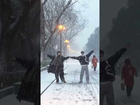 The romance of catching the second heavy snowfall | #bl #bltiktok #lgbt #gay #jenvlog - BL Couple サムネイル