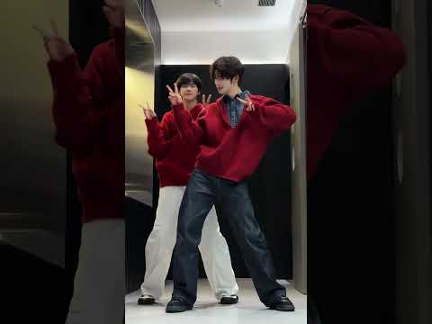 Today, we're in red are sending early New Year's greetings! Xiang Cheng Rui & Liu Xiao Xiong サムネイル
