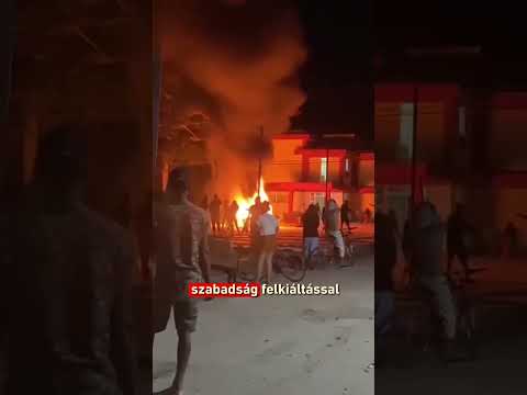 Felgyújtották Kubában a kommunista párt egyik központját サムネイル