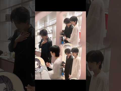 The way that hand reaching his baby is so soft and motherly 🤏💓😌 サムネイル