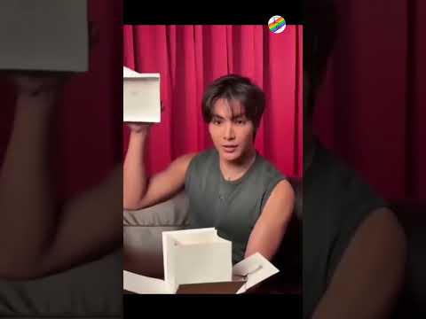 surprise gift😅😍@Thaibls7#joongdunk#joongarchen#dunknatachai#fun#bl #gift#surprise#song#shorts サムネイル