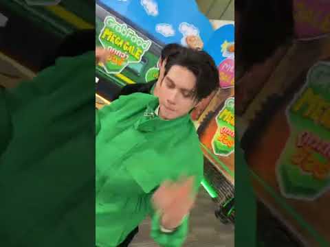 WILLIAM CALM DOWNN😭😭😭 #williamest #est_rvp #williamjkp #gmmtv #fyp #blshorts #bl サムネイル