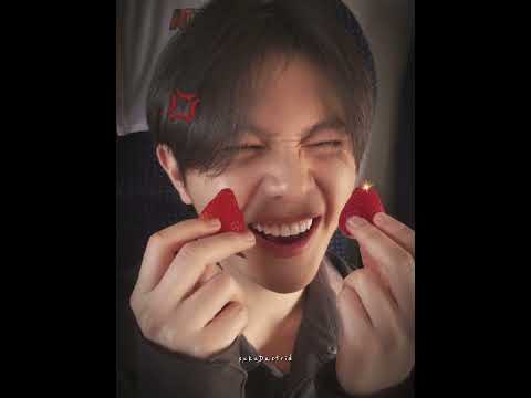 WINGYEMMM WITH STRAWBERRY🤏🏻🍓 #williamjkp #gmmtv #fyp #blshorts #bl #williamest サムネイル