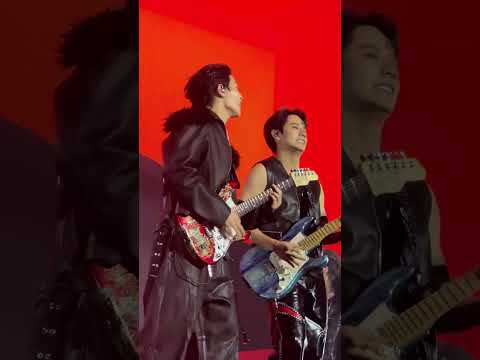 WILLIAM AND NANON WITH THEIR GUITARS❤️ #williamjkp #nanonkorapat #gmmtv #fyp #blshorts #riserconcert サムネイル