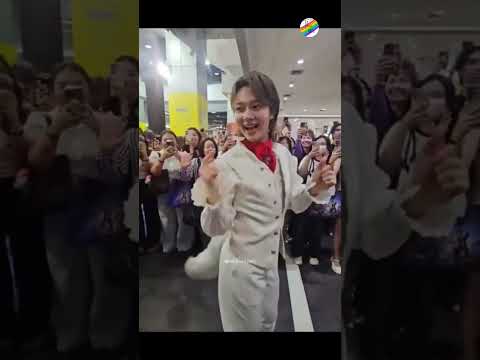 Fox Tail dance@Thaibls7#zeenunew#nunew#dance #foxtail#fox #bl#fun#blactor#fandom#song#shorts サムネイル