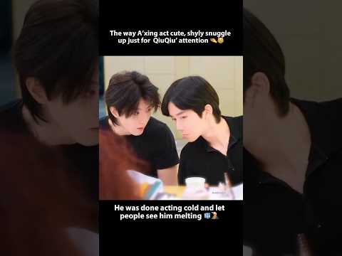 That pouty mouth, the ice is melting around for attention 😂😽