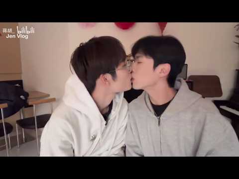[Engsub/BL] Candy Kissing Challenge: Uncensored Version - P2 || Jiang Penghan & Hu Jing - BL Couple サムネイル