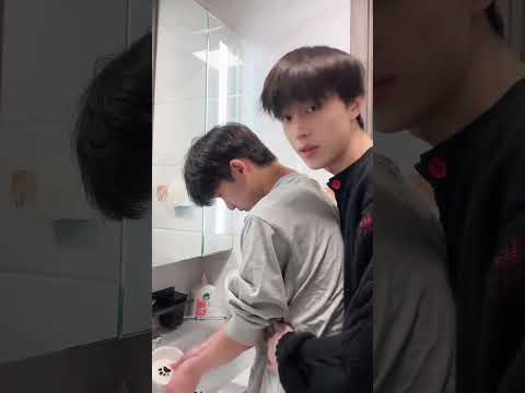 They are so sweet! | Zhang Jie & Hao Xiaozi #bl #jenvlog #lgbt #bltiktok #blvlog - BL Couple サムネイル