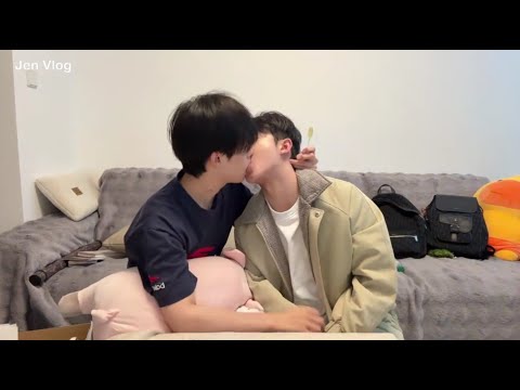 [Engsub/BL]  Candy Kissing Challenge - Uncensored Version 🍭🍫🍬 - Part 1 |  ddz & 1l - BL Couple サムネイル