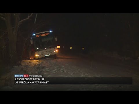 Lesodródott egy busz a havazás miatt サムネイル