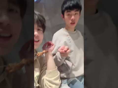 Do you need to use your hands to eat barbecue? | #bl #bltiktok #lgbt #jenvlog #đammỹ - BL Couple サムネイル
