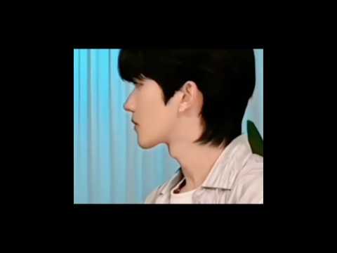 It’s between the food and his man 🫦 サムネイル