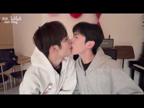 [Engsub/BL] Candy Kissing Challenge: Uncensored Version - P1 || Jiang Penghan & Hu Jing - BL Couple サムネイル